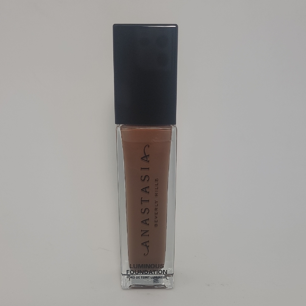 Anastasia Beverly Hills Foundation Makeup 520W